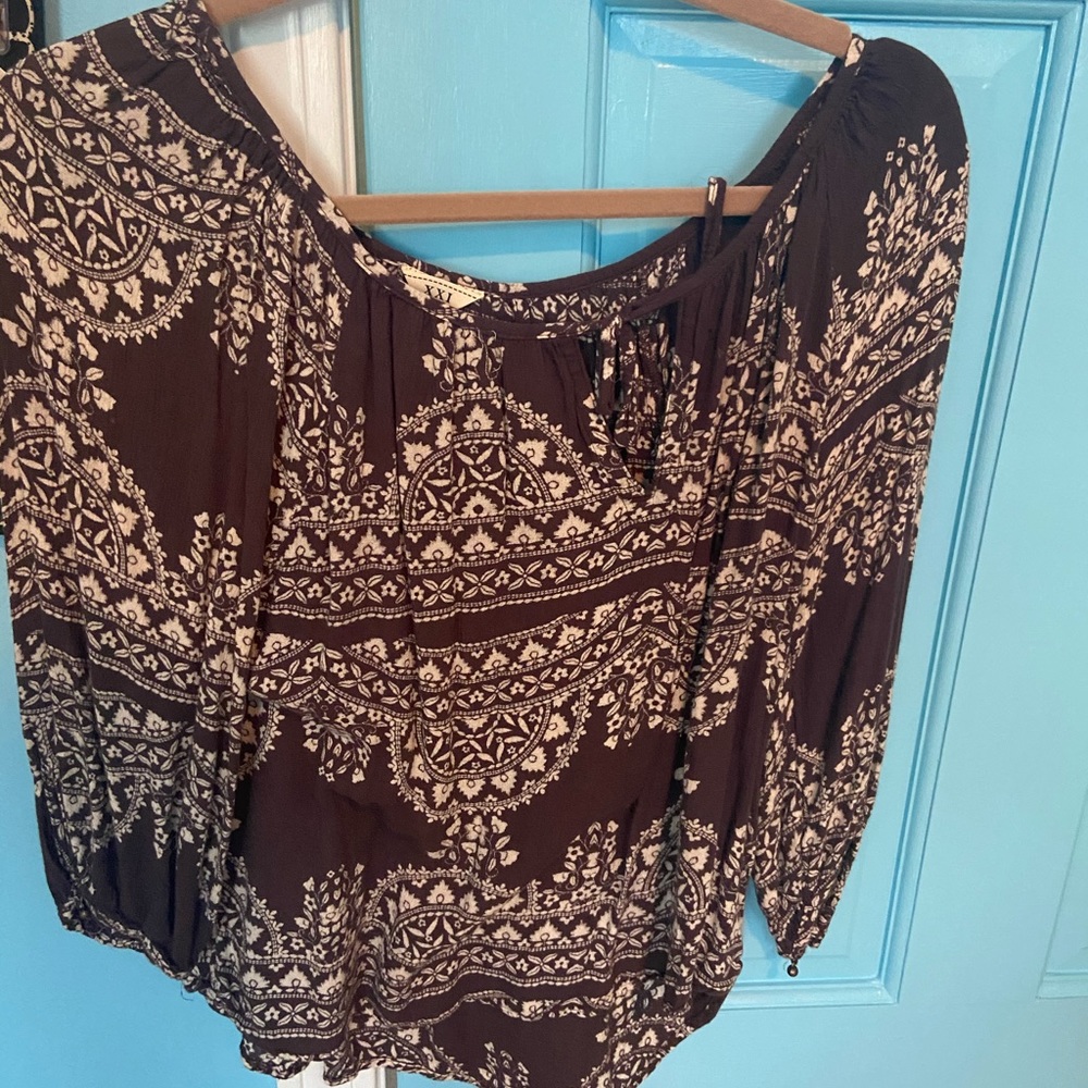 Blouse with tie in the front